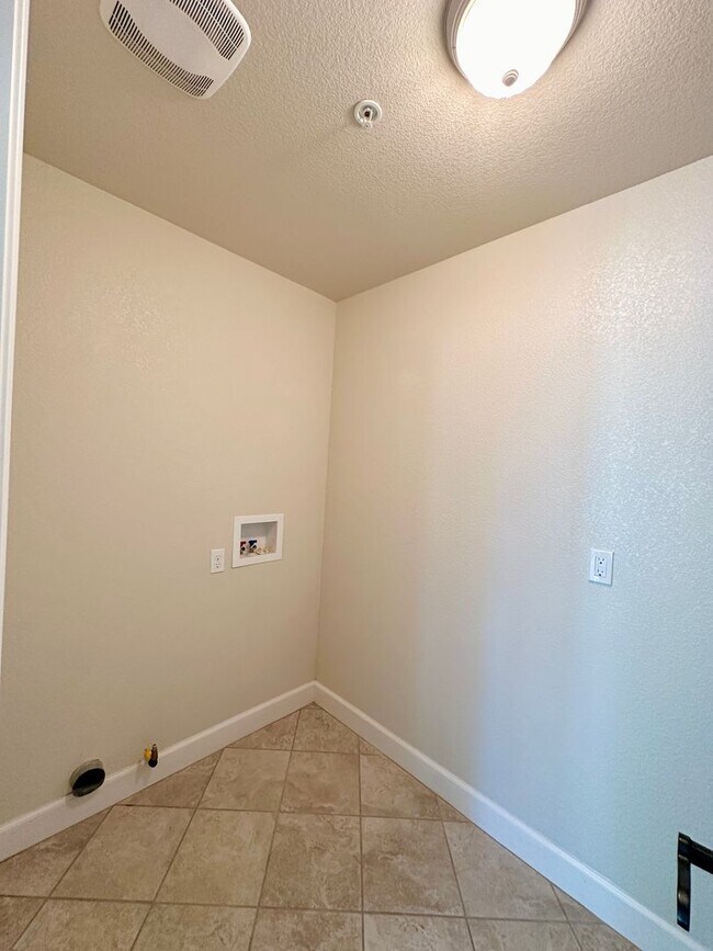 Building Photo - 1154 Galeria Cir
