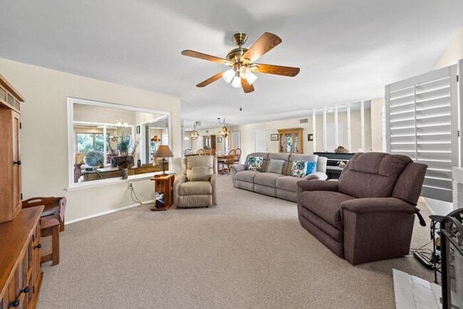 Building Photo - Sweeping Views! Rare and Peaceful 5-home e...