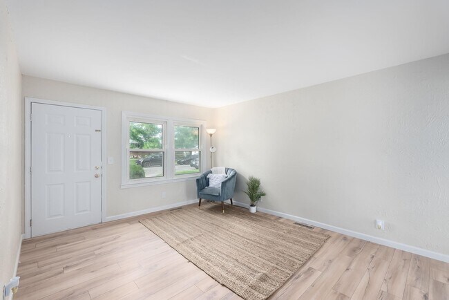 Building Photo - 2404 W 29th St S