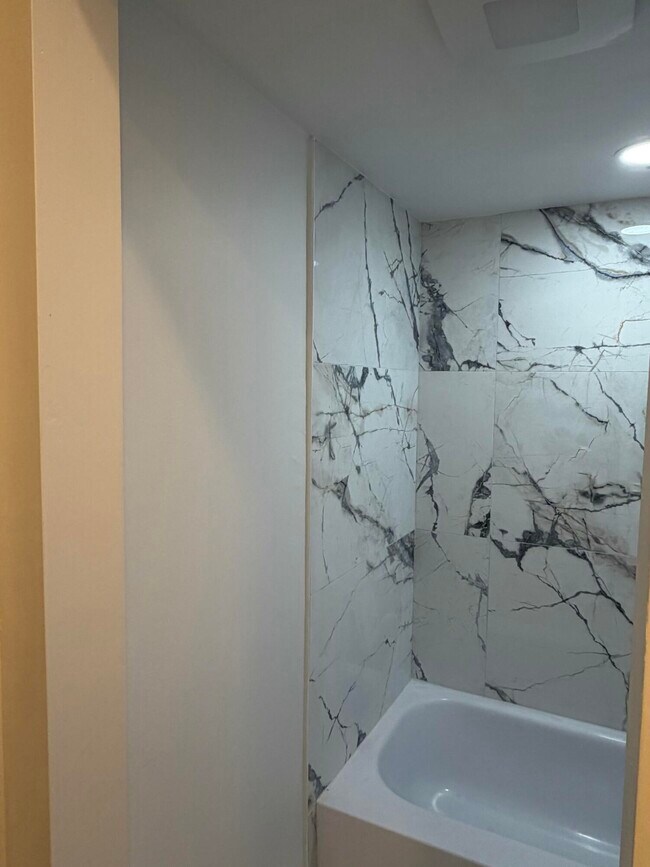 Building Photo - 2700 Riverside Dr