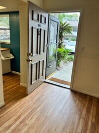 Building Photo - 3038 Eastland Blvd