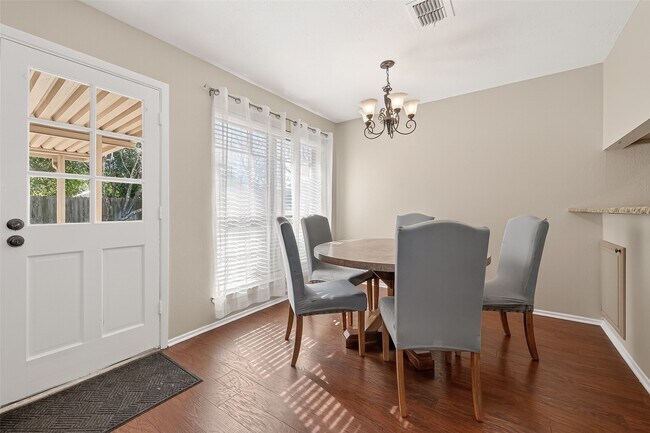 Building Photo - 22607 Fincastle Dr