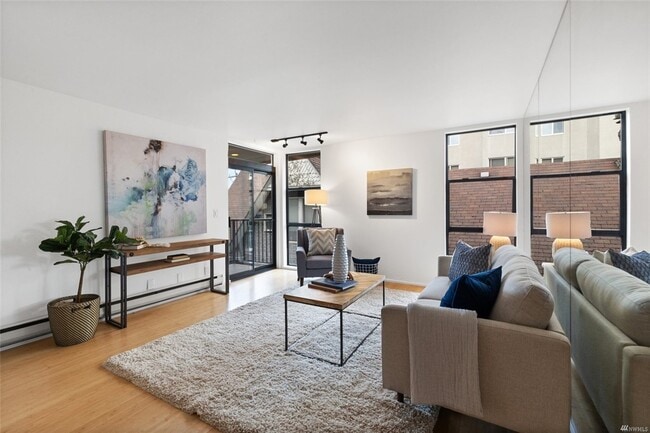 Light, light, and more light - 730 Bellevue Ave E