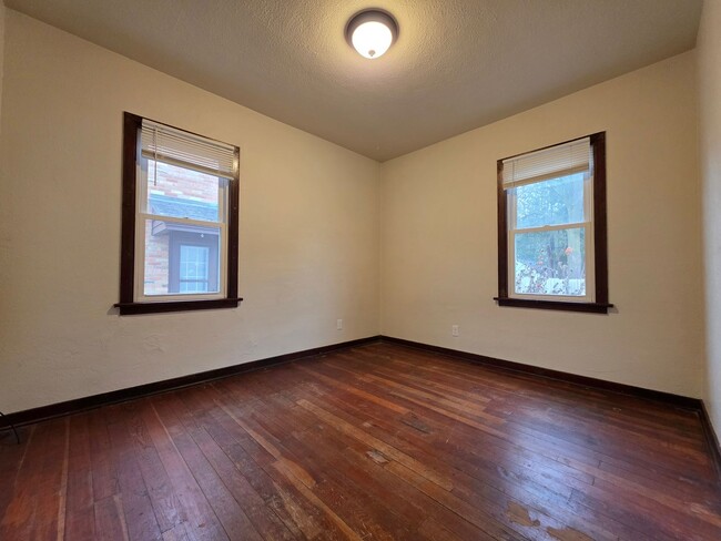 Building Photo - Charming 2 Bedroom 1 Bath Single Family Home-Available Now!