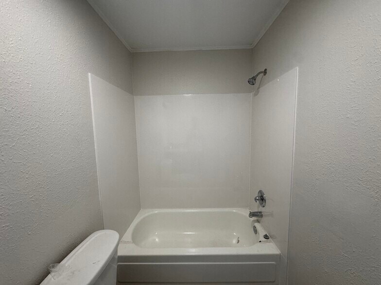 Building Photo - 937 E Monterey Ct