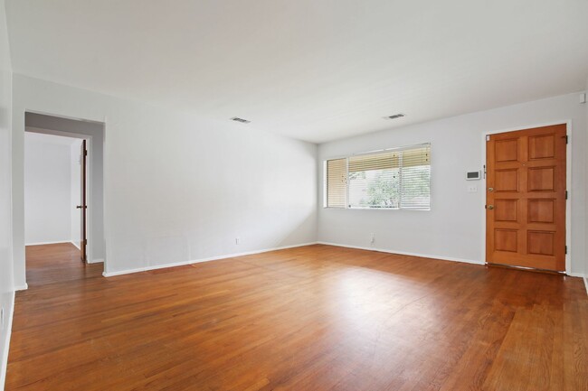 Building Photo - 122-64TH
