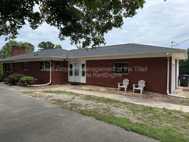 Building Photo - 2345 Griffith Rd