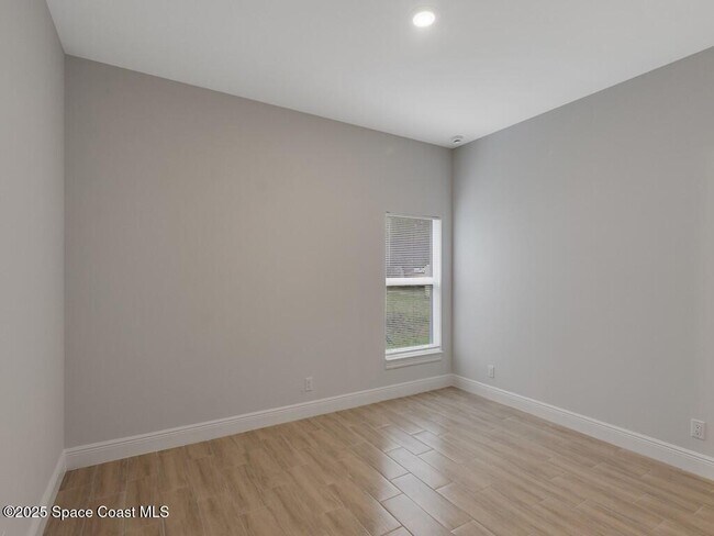 Building Photo - 2465 87th Ave