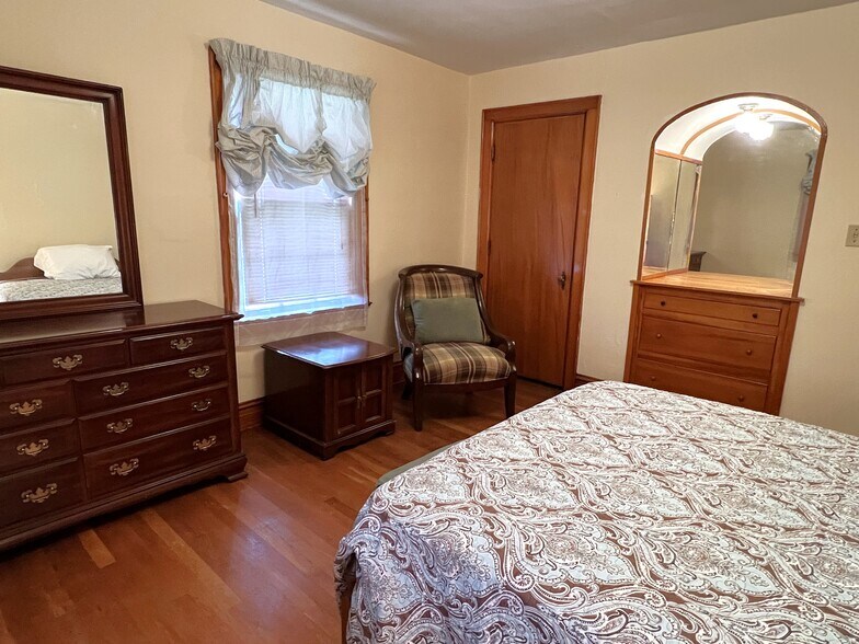 Bedroom Two. Full bed. 1 person. - 209 Main St