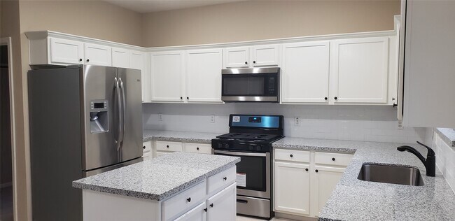 Building Photo - 3839 Landon Park Dr