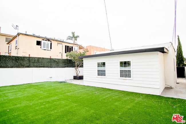 Building Photo - 3748 Veteran Ave