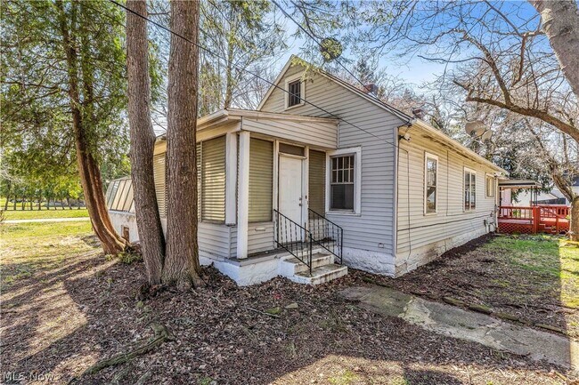 Building Photo - 2150 Glenridge Rd