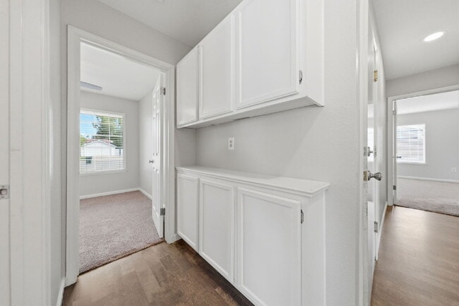 Building Photo - 3 Bedroom Home with RV/Boat Parking, Large Yard & Chicken Coop – Cul-de-Sac Location Near Kids Ki...