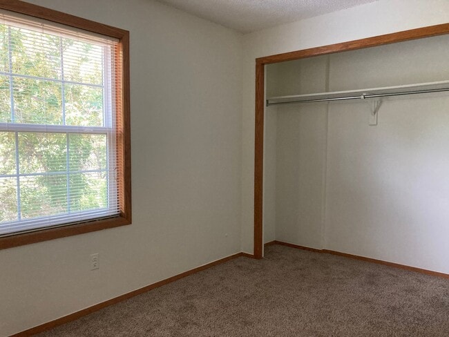 Building Photo - 2932 Shadow Creek Dr