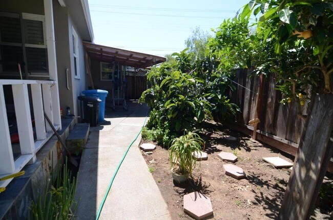 Building Photo - 126 22nd Ave