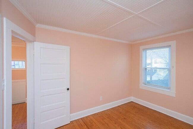 Building Photo - 909 Clarke St