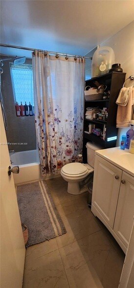 Building Photo - 1425 Arthur St