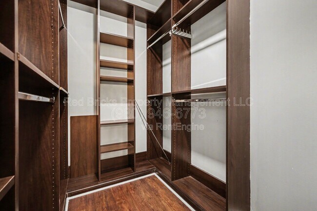 Building Photo - 2119 Baggins Ln