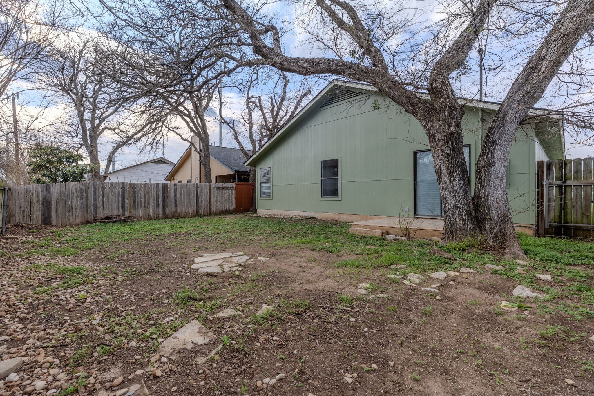 Building Photo - 1611 Somerset Dr