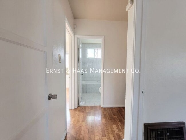 Building Photo - 806 E 120th St