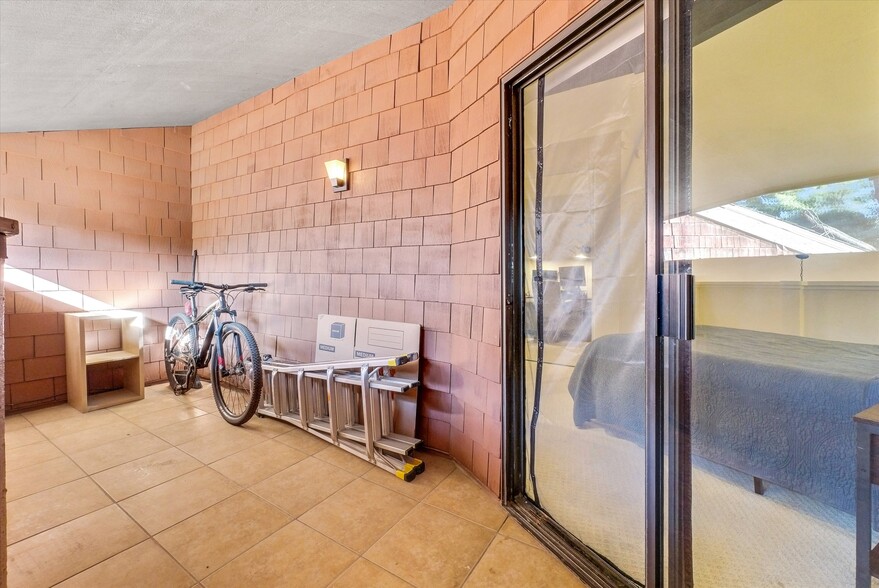 Building Photo - 388 S Prospectors Rd
