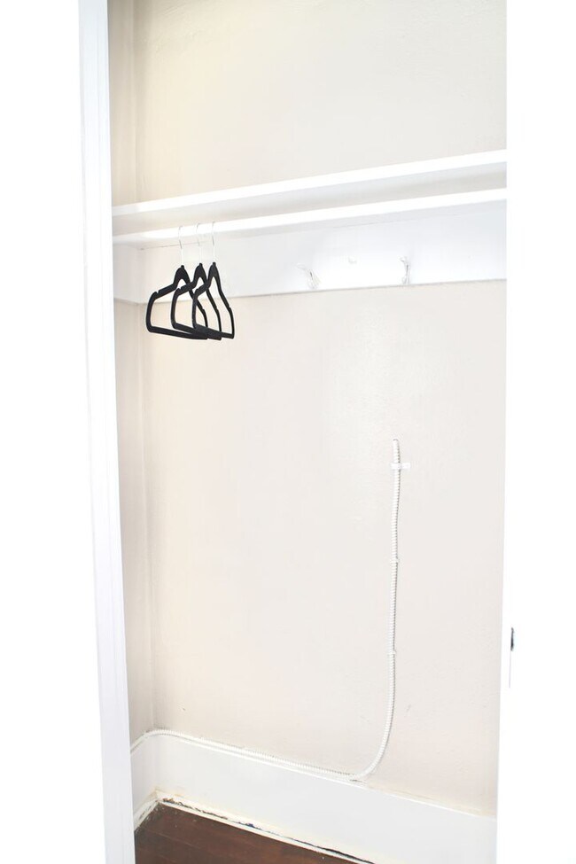 Building Photo - Furnished 2 Bedroom walking distance to Historic 4th Ave!