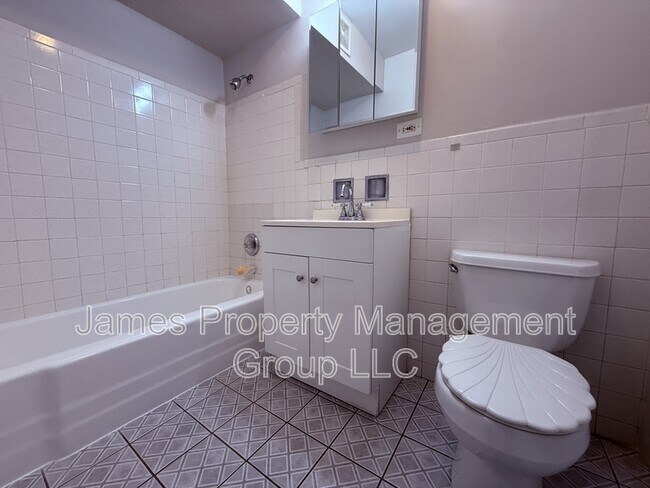 Building Photo - 1119 E Algonquin Rd