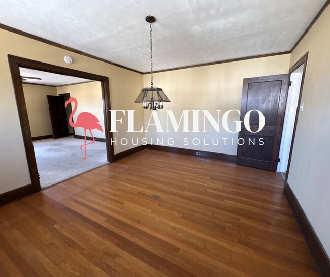 Building Photo - “Massive 8-Bedroom Home in Dayton – Rare Multi-Level Living Space”