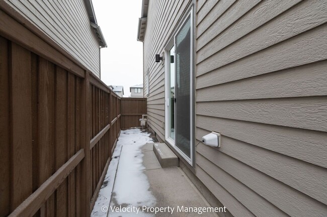 Building Photo - 3 Bedroom Townhome close to Hospital!