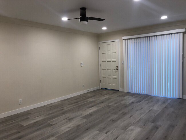 Building Photo - Remodeled 2 bedroom 1 bathroom with large ...