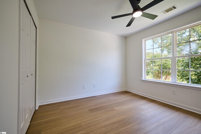 Building Photo - 307 Woodruff Lake Way