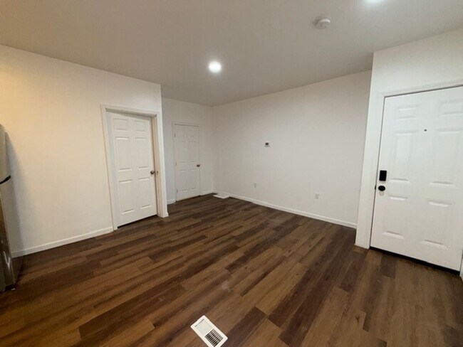 Building Photo - 3956 Pennsylvania Ave