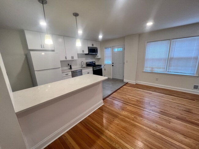 Building Photo - Stunning Updated 3BR/2BA Row Home in the Heart of Towson