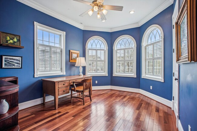 Building Photo - Stunning and Spacious Single Family Home S...