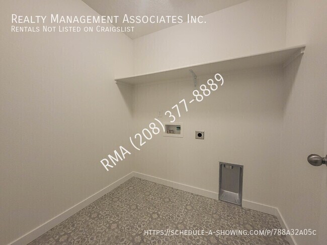 Building Photo - 7573 E Iroquois St