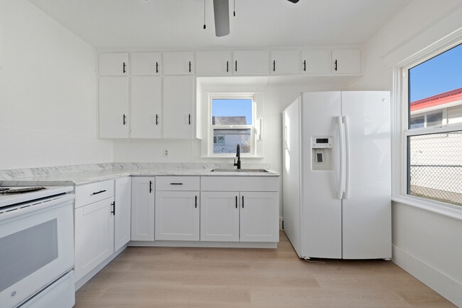 Building Photo - 707 E Front St