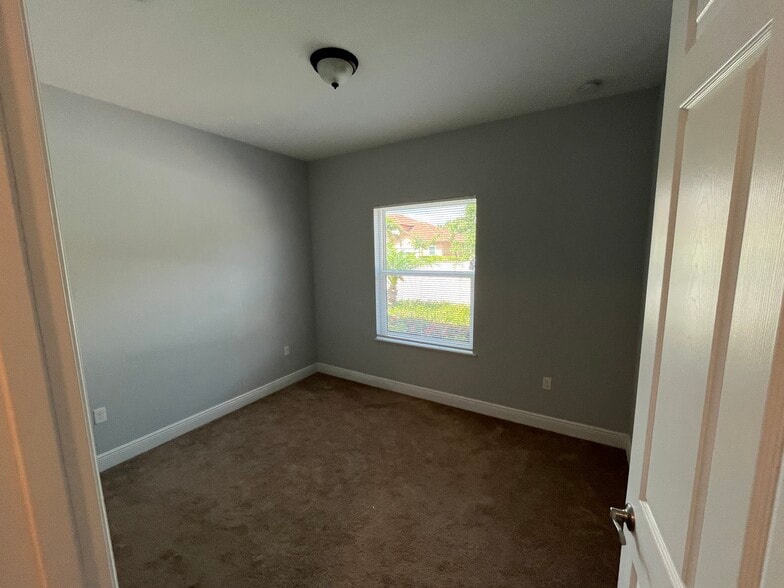 Building Photo - 2900 65th Dr