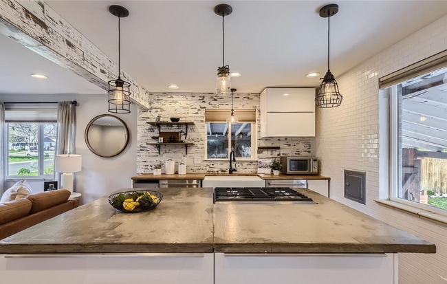 Building Photo - 4760 E Colorado Ave