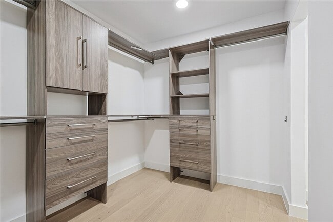 Building Photo - 12417 Quincy Ln