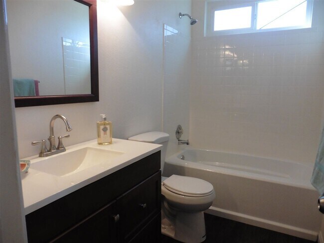 Building Photo - Beautiful 4-Bedroom Home with Central AC and Solar! MUST SEE!!!