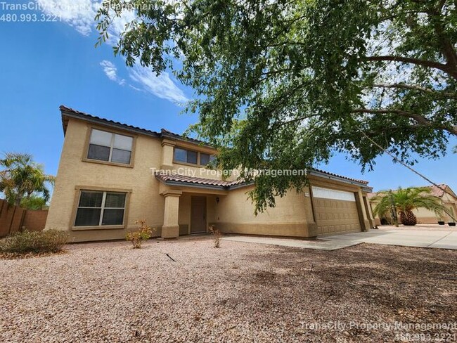 Primary Photo - Large 4 bedroom 2.5 bathrooms 3 car Garage...