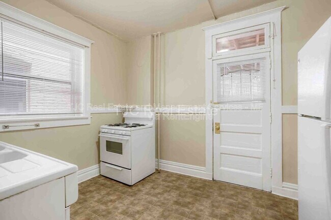 Building Photo - 2316 E 12th Ave