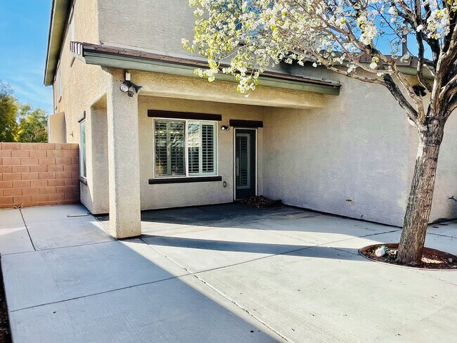 Building Photo - Coming Soon: 3 Bd, 3 Bth, Entertainer's Ki...
