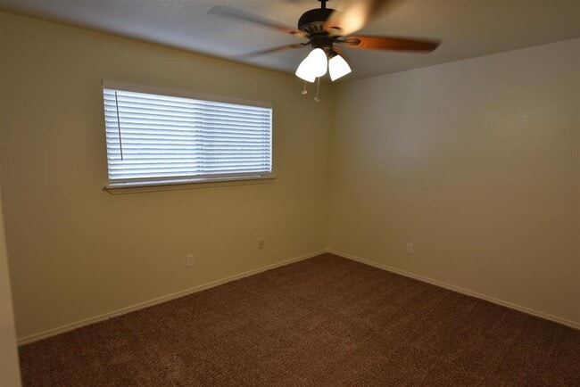 Building Photo - 111 Rhonda Dr