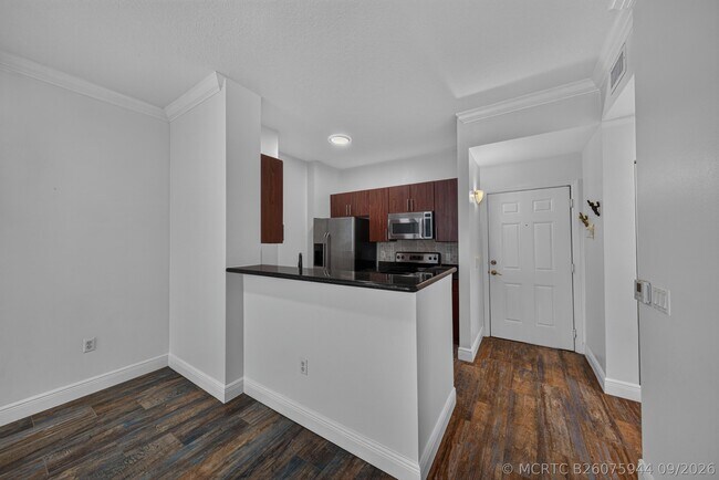 Building Photo - 2401 NE 65th St