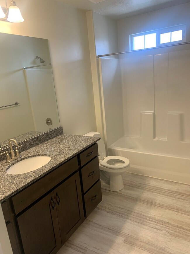 Building Photo - 6 Brand New Townhomes