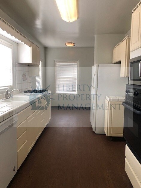 Building Photo - 22609 Robertson Blvd