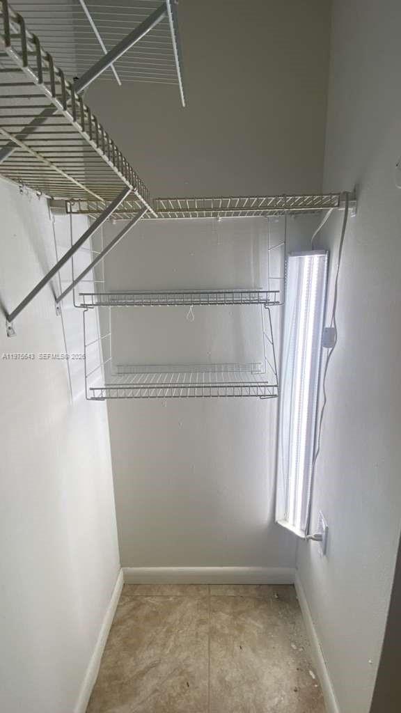 Building Photo - 1740 NW N River Dr