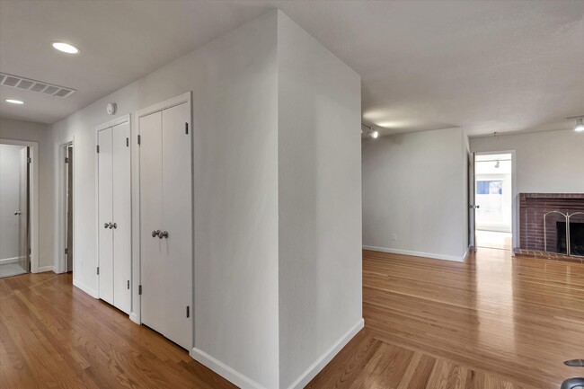 Building Photo - Tons of Space l Great Schools l Prime Sili...