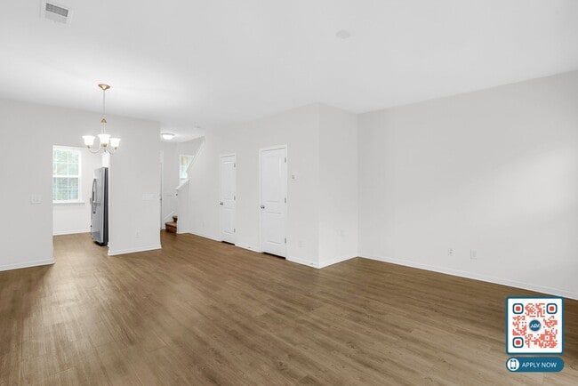 Building Photo - MOVE IN SPECIAL - $500 OFF